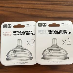 2 Packs of Comotomo medium nipple. 2 count per box. NIB